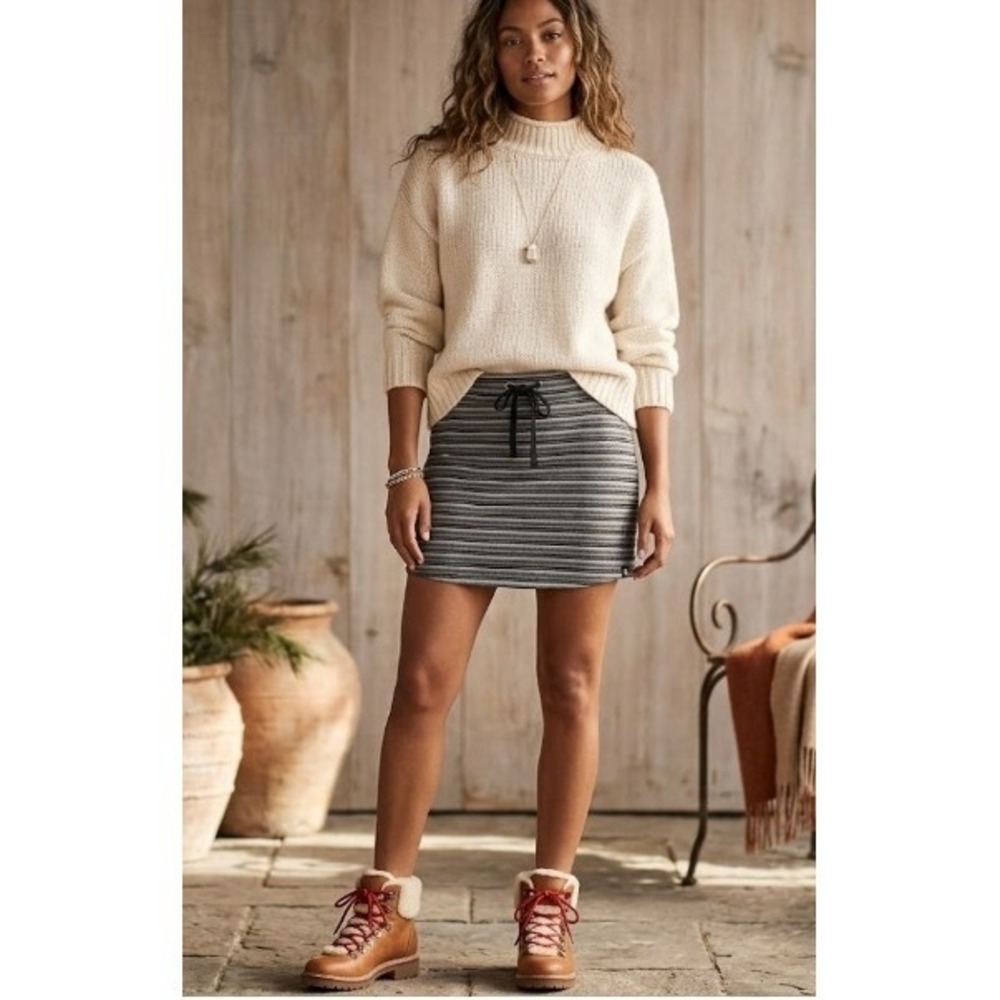 Smartwool Merino Wool Gray Striped Warm Outdoor Ski Lodge Skirt Size‎ Medium